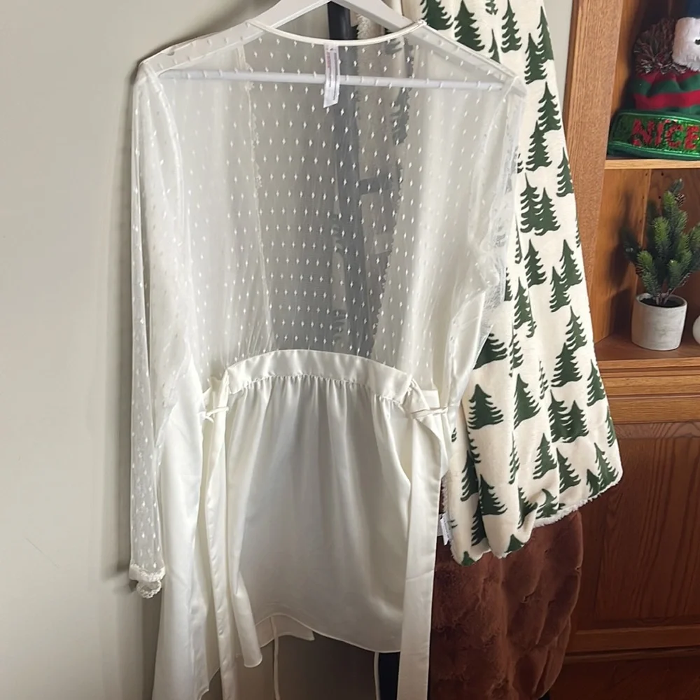 Viral Getting Ready Robe - Picture 6 of 6